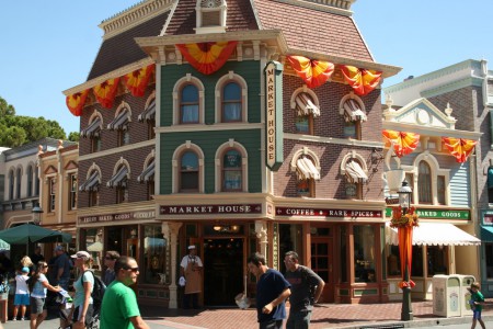 The Market House looks largely unchanged from Main Street