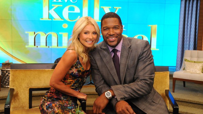 KELLY RIPA, MICHAEL STRAHAN