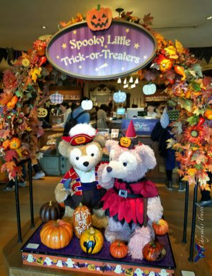 9-duffy-and-shellie-mae-trick-or-treaters