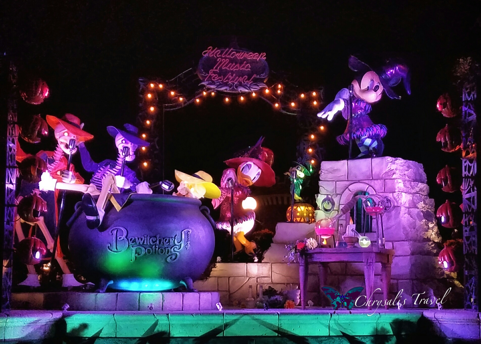 minnie-and-daisy-making-bewitchery-potions