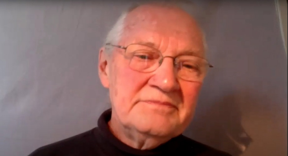 Minus the usual alien makeup, Andrew Robinson played Garak in the quarantine-era 'Alone Together: A DS9 Companion' YouTube series, where 'Star Trek: Deep Space Nine' cast members did readings of fan fiction scripts.