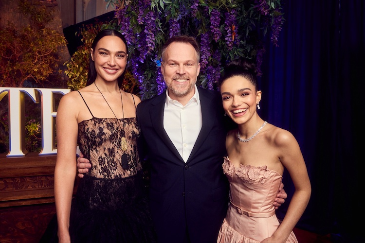 L-R: Gal Gadot, Director Marc Webb, Rachel Zegler