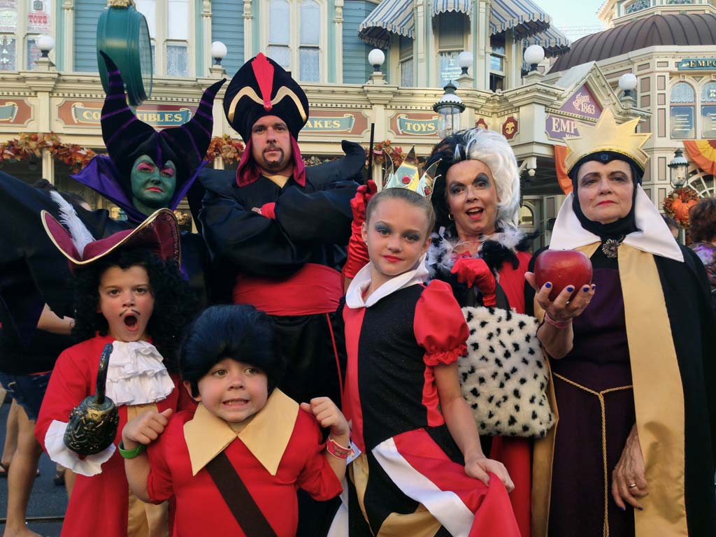 This Villainous Family Includes Captain Hook The Queen Of Hearts Jafar Maleficent Cruella De Vil The Evil Queen From Snow White And The Seven Dwarfs And A Very Small Gaston Laughingplace Com