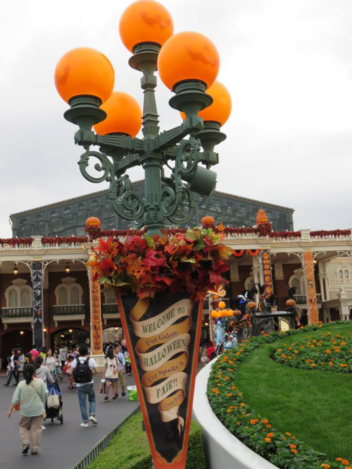 Halloween at Tokyo Disneyland - LaughingPlace.com