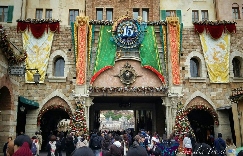 A Closer Look at Christmas Celebrations from Tokyo DisneySea