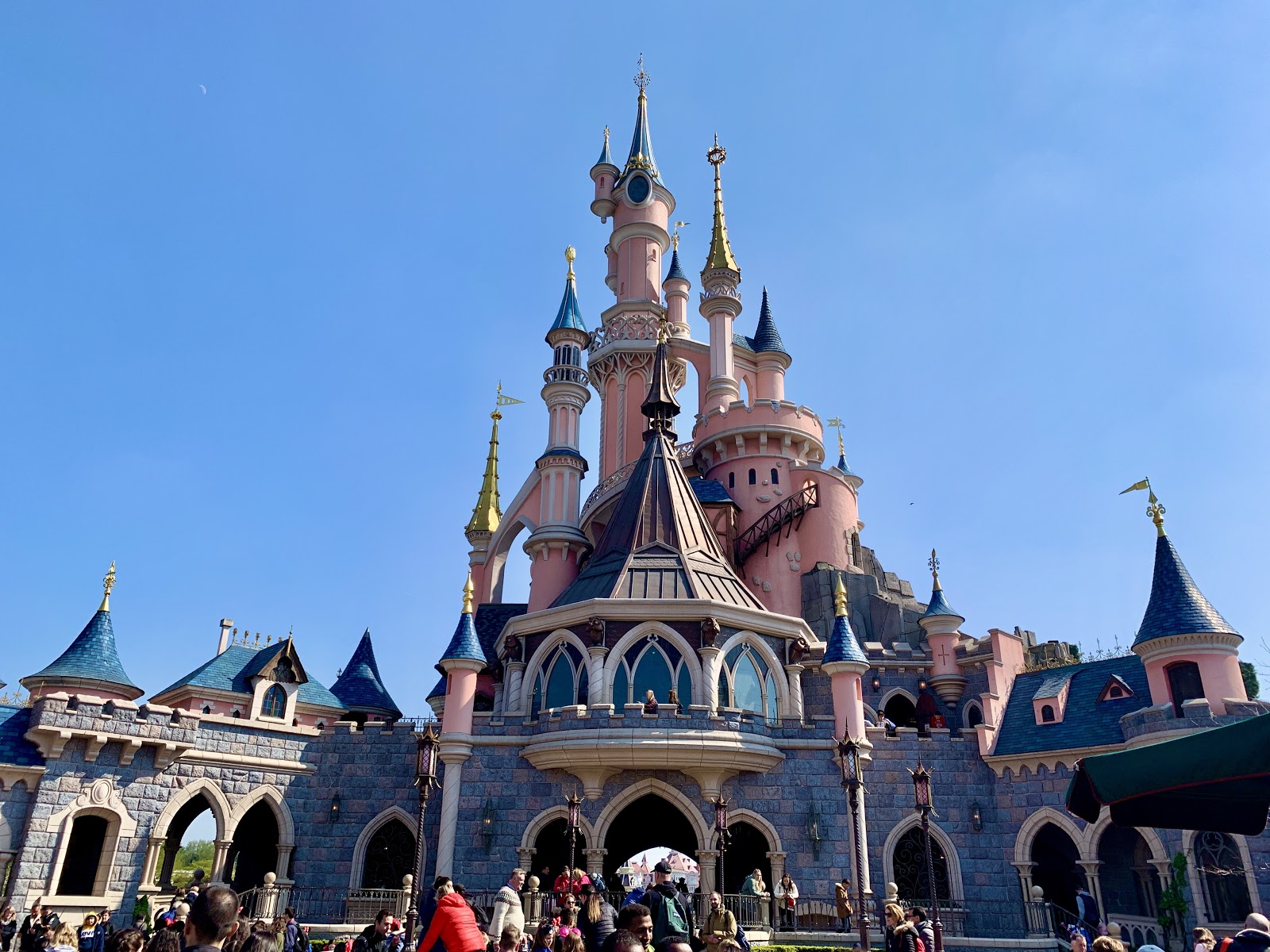 Sleeping Beauty Castle: Le Château de la Belle au Bois Dormant at Disneyland  Paris – Disney Insights