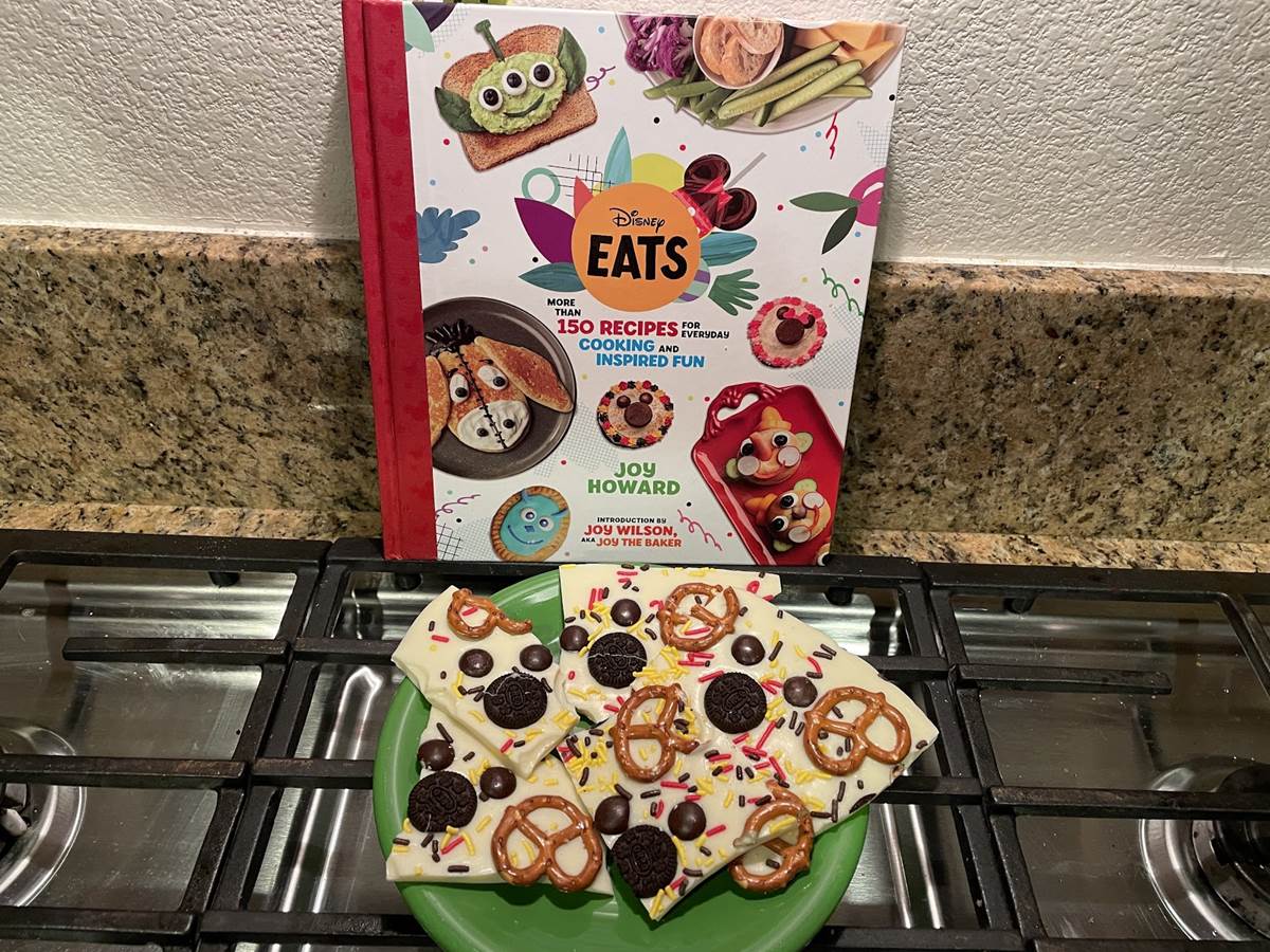 Review Disney Eats - Silicone Breakfast Molds - Oh Sweet Disney! - Disney  Recipes