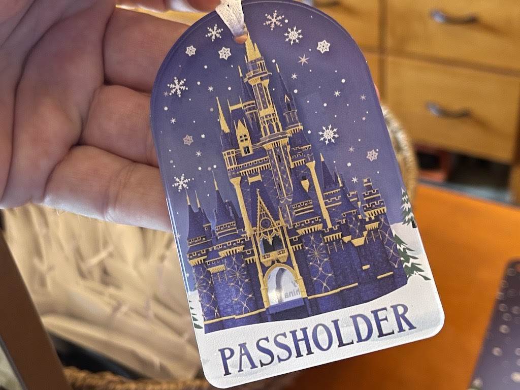 Annual Passholder Exclusive Holiday Collection Arrives at Magic