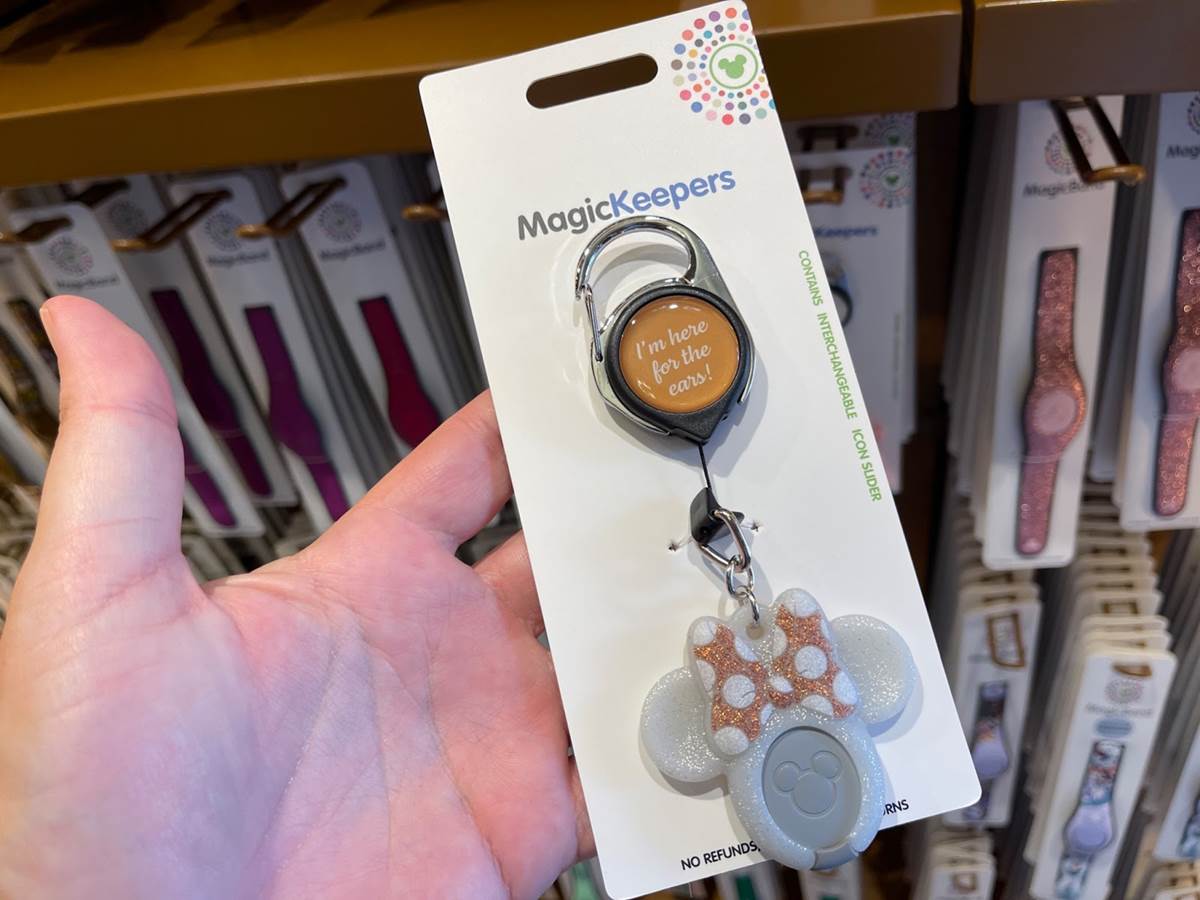 MagicKeepers! The New Retractable MagicBand Holders