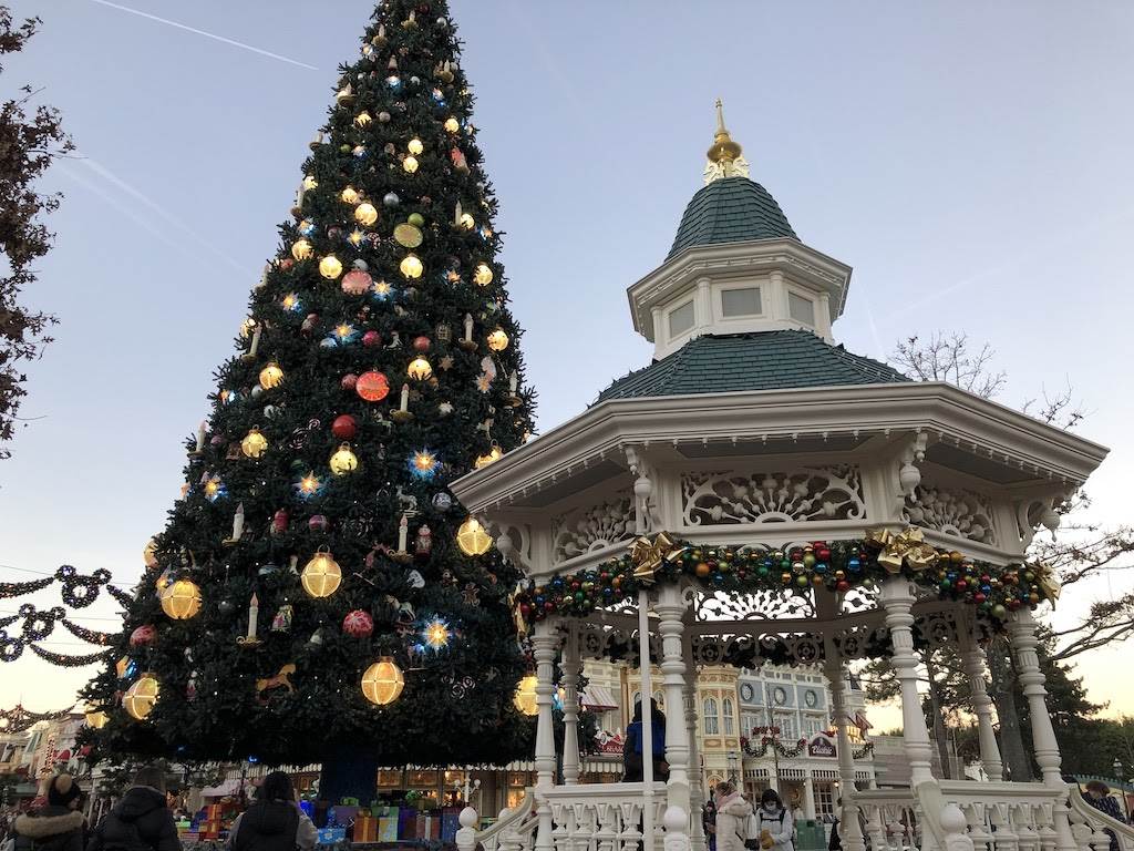 Disneyland Paris Castle during Christmas Celebrations – Stock Editorial  Photo © bukki88 #82325286