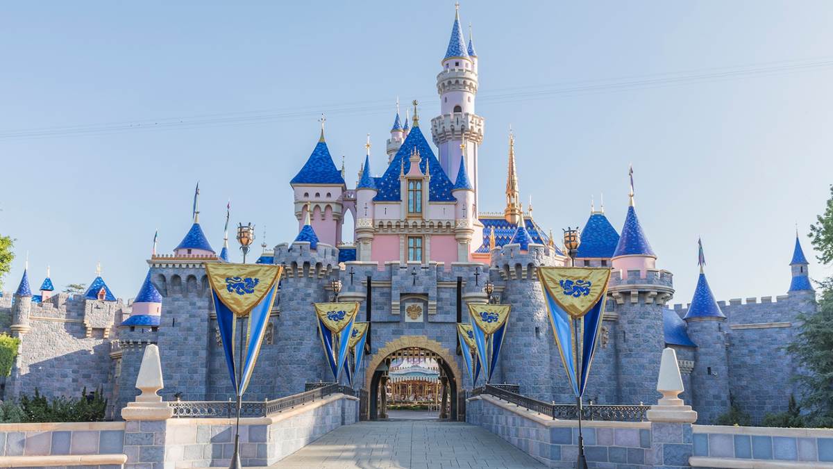Disneyland Resort Theme Parks To Welcome Back Guests from Outside  California Beginning June 15; Plus, Theme Park Reservation Window Expands,  Allowing More Time to Plan Visits - Small World Vacations