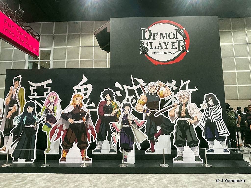 Costumeclad fans hit LA Convention Center for Anime Expo