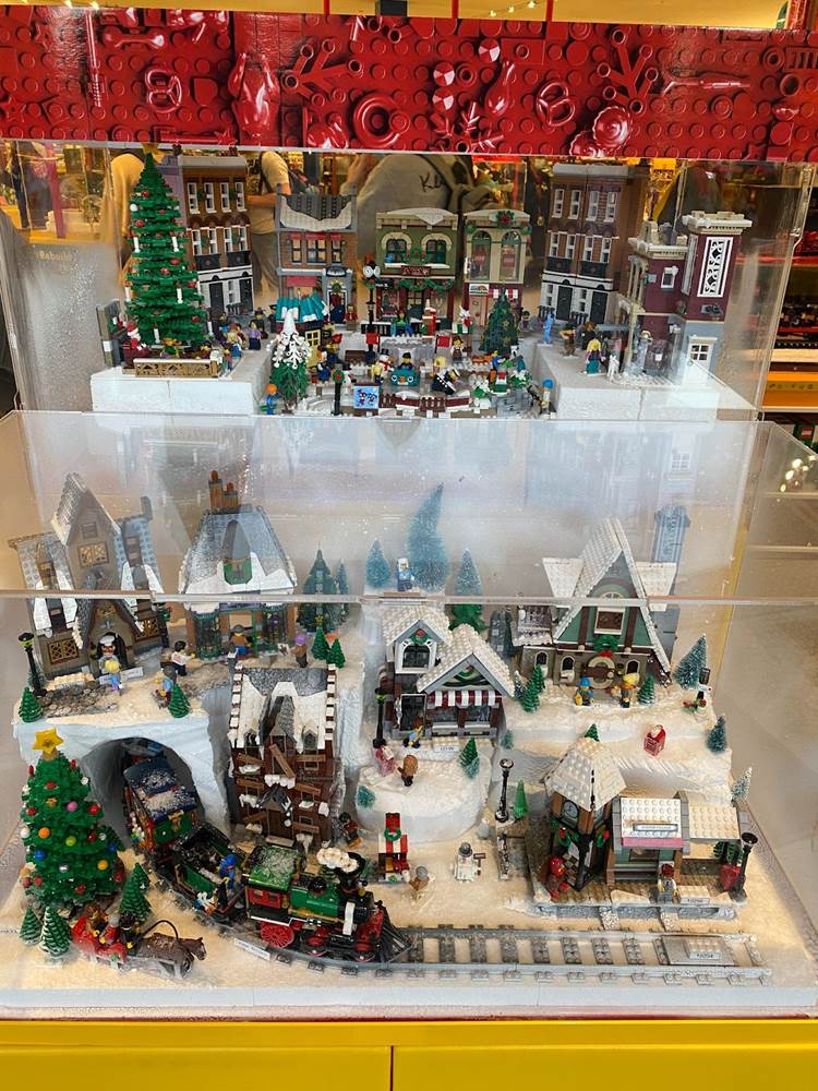 LEGO® Build-A-Minifigure Christmas Collection 2022 – LEGOLAND® California  Resort Online Shop