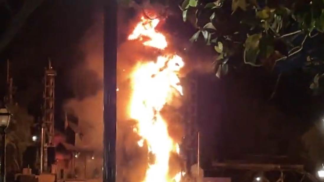 Disneyland dragon catches fire during Fantasmic show - Polygon
