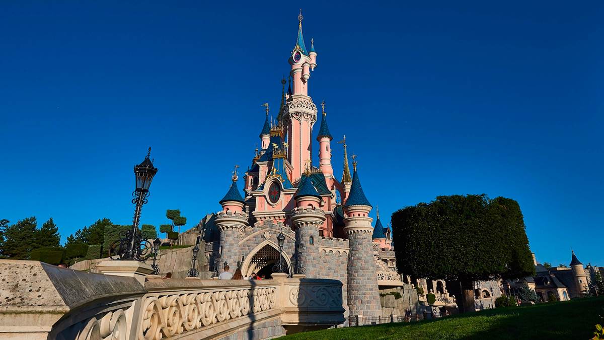 Don't Miss The Disneyland Paris Dragon Under The Castle In 2023 (La Taniere  Du Dragon)!